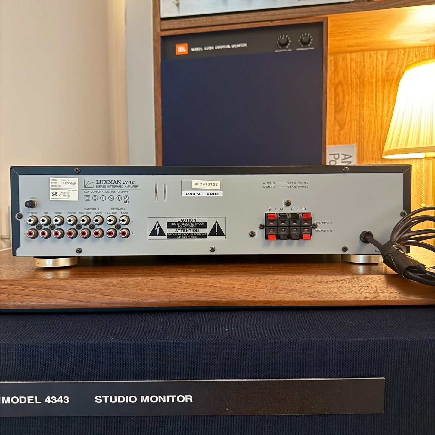 Luxman Stereo Integrated Amplifier LV-121