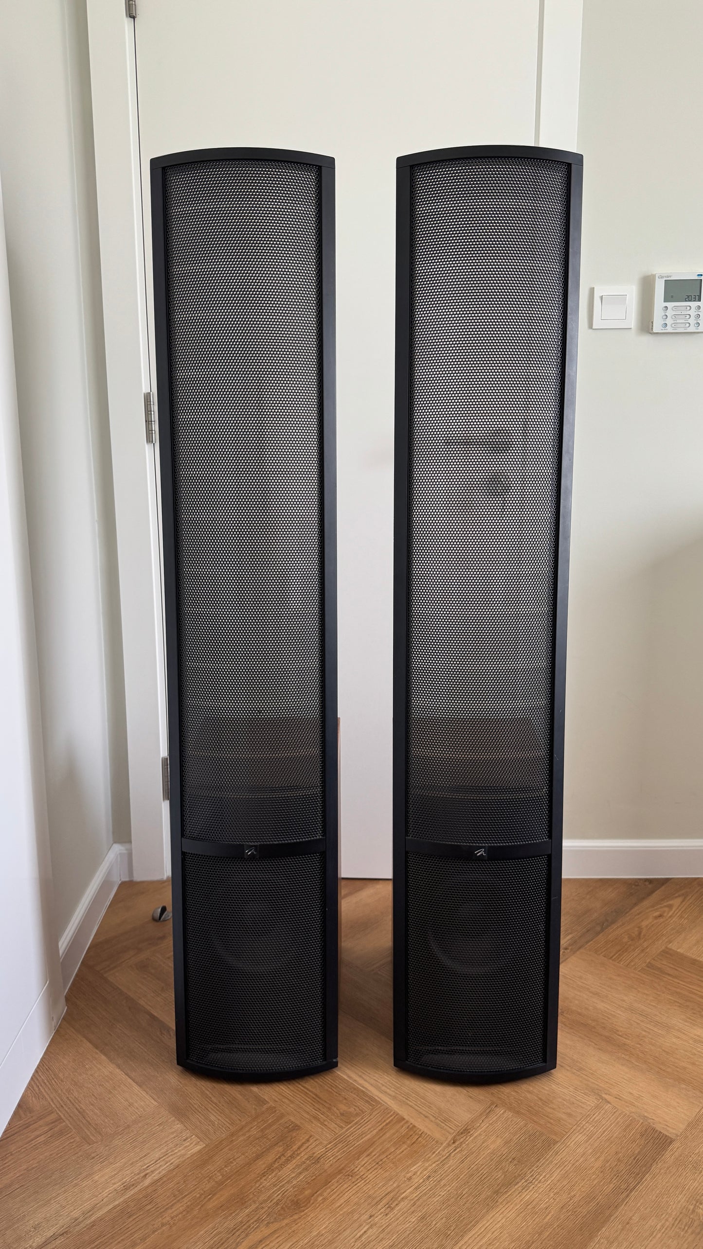 Martin Logan Vista Hybrid Electrostatic Floorstanding Speakers + Grotto i Subwoofer with Transparent Speaker Cables & Audio Quest Power Cables.