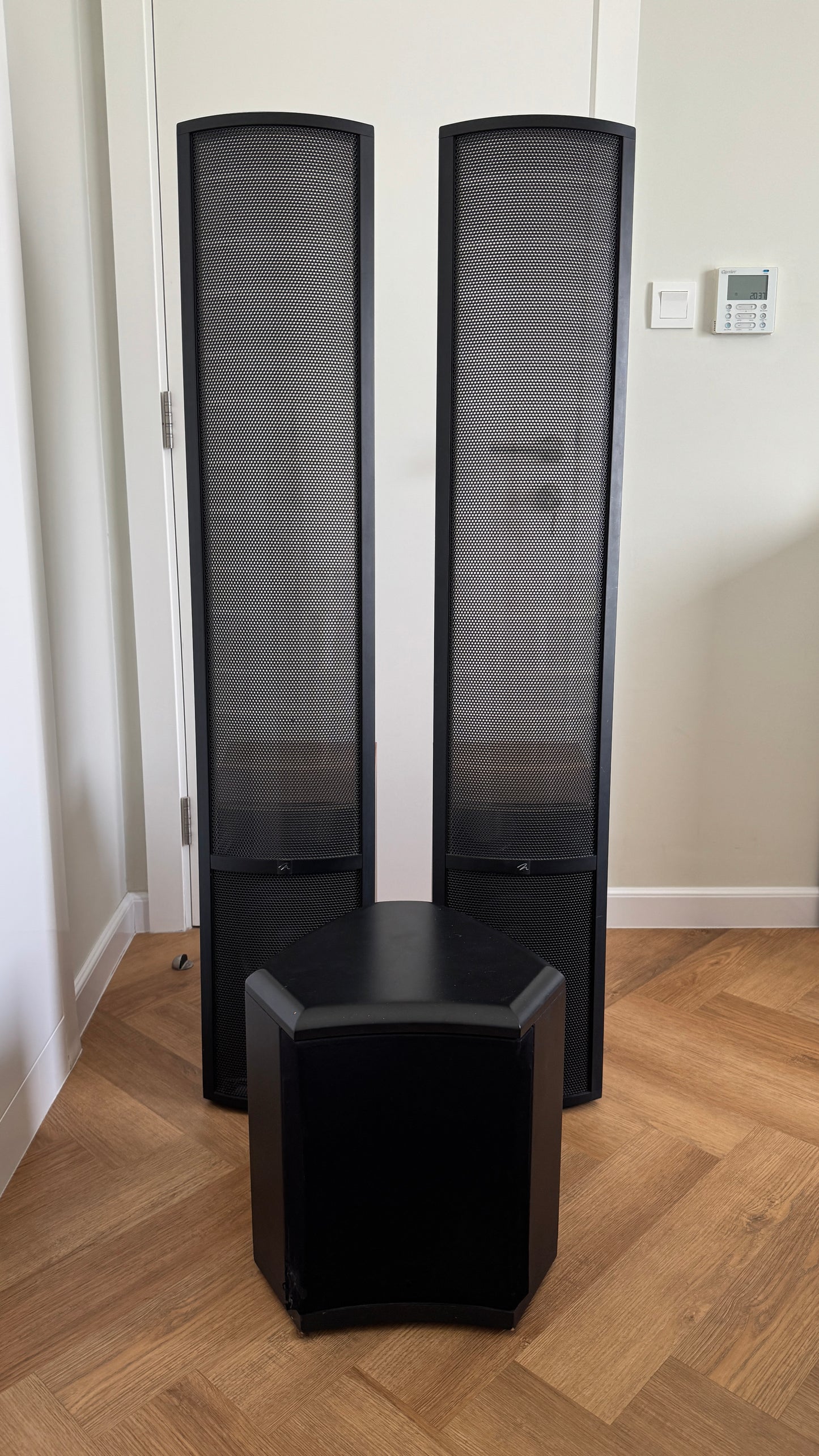 Martin Logan Vista Hybrid Electrostatic Floorstanding Speakers + Grotto i Subwoofer with Transparent Speaker Cables & Audio Quest Power Cables.