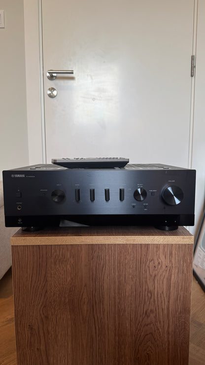 Yamaha R‑N1000A Network Stereo Receiver
