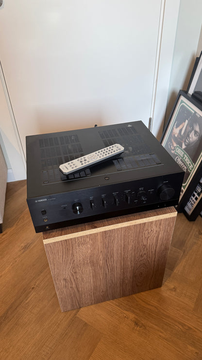 Yamaha R‑N1000A Network Stereo Receiver